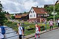 Die Teilnehmer vom Sportcamp bei der Wanderung über den „Achtelsberg“ und durch Windheim.