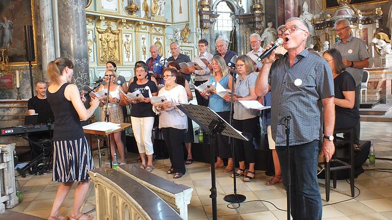 Erlebnistag im Kloster Triefenstein: Die Christusträger hatten in den Klosterhof und Barockgarten eingeladen. In der Kirche fand ein Mitsingkonzert statt.