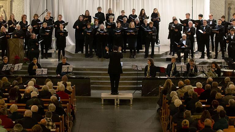 Der Konzertchor Schweinfurt lädt am 25. November zu einem Konzertabend in die St. Johannis-Kirche ein.