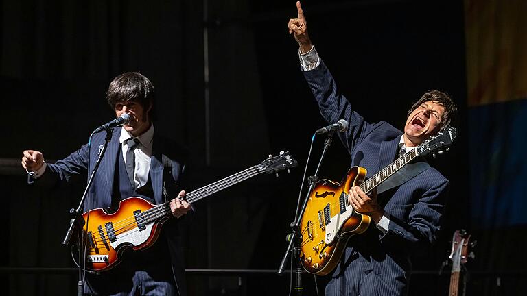 Fast wie die Legenden - die Beatles-Coverband 'ReBeatles' sorgte beim Nachsommer in Schweinfurt für Stimmung.