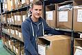In der Logistikfirma musste Simon Scheuring auch beim Packen und Transportieren mit Hand anlegen.