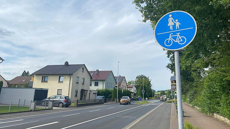 Bisher müssen Radler auf dem Äußeren Ring in Marktheidenfeld in beide Fahrtrichtungen auf dem Geh- und Radweg fahren. Künftig können sie frei entscheiden, ob sie auf der Straße oder auf diesem Weg fahren.