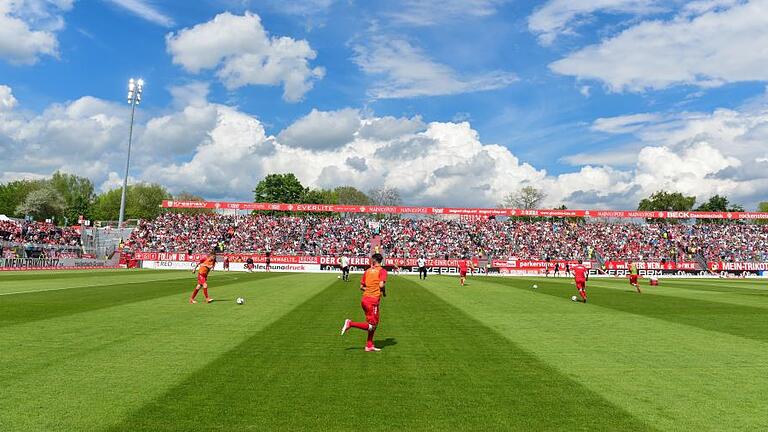 Würzburger Kickers       -  Die Flyeralarm-Arena am Würzburger Dallenberg