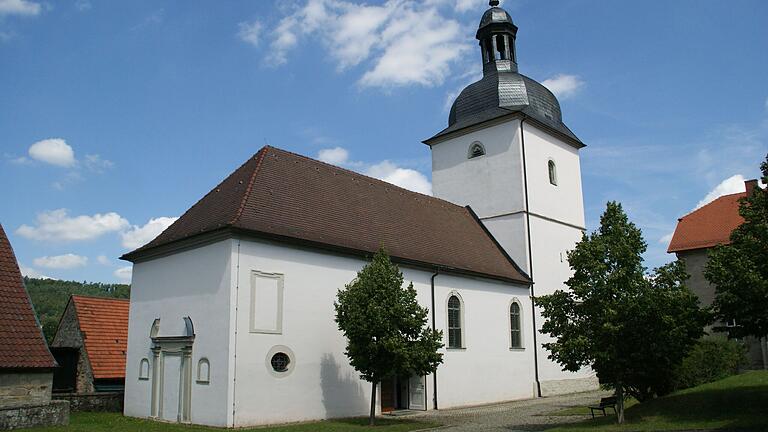 Im Mittelpunkt von Wustviel steht die katholische Pfarrkirche St. Kilian. Ihr Chorturm stammt aus dem 15. Jahrhundert. Damals war Wustviel noch Pfarrsitz. Das Langhaus stammt aus 1736, vermutlich von einem Baumeister aus der Schule Joseph Greissings.