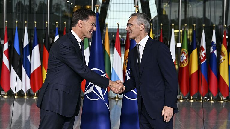 Führungswechsel bei der Nato       -  Führungswechsel bei der Nato: Mark Rutte (l) hat das Amt des Nato-Generalsekretärs von Jens Stoltenberg übernommen. (Archivbild)