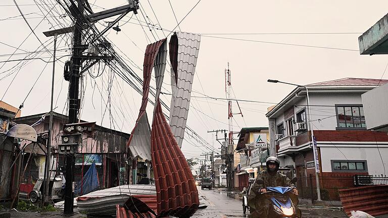 Taifun &bdquo;Man-yi&rdquo; - Philippinen       -  Schon wieder hat ein heftiger Sturm auf den Philippinen für Zerstörung gesorgt.