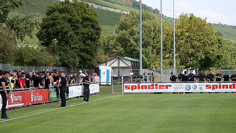 Fußball, Bayernliga, Würzburger FV - FC Würzburger Kickers U23       -  , Würzburg, Sepp-Endres-Sportanalge, 18.08.2018, Fußball, Bayernliga, Würzburger FV - FC Würzburger Kickers U23 

Bild: Sicherheitskonzept
