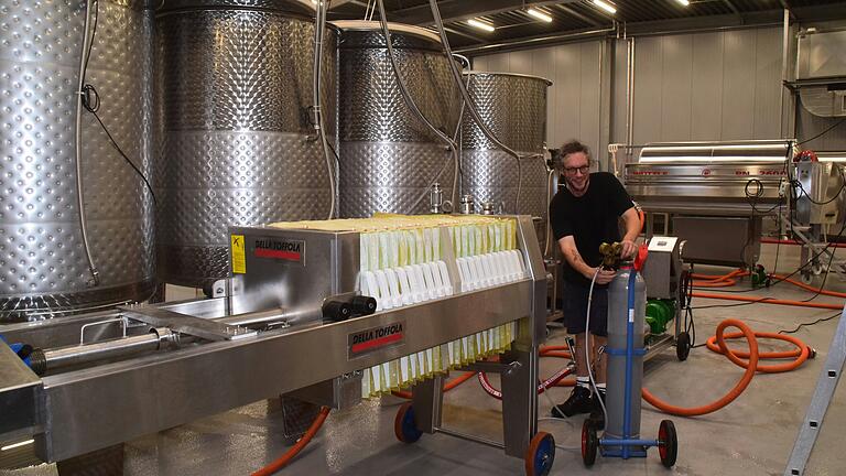 Die Mitarbeiter in der Winzerhalle haben alles vorbereitet. Die Mitarbeiter in der Winzerhalle haben alles vorbereitet.