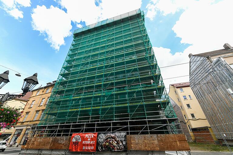 Das ehemalige Ämterhochhaus von außen. Das ehemalige Ämterhochhaus von außen.