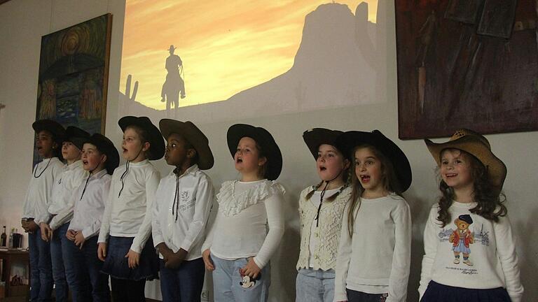 Der Kinderchor ritt mit Jonny von der Silver-Ranch. Der Kinderchor ritt mit Jonny von der Silver-Ranch.
