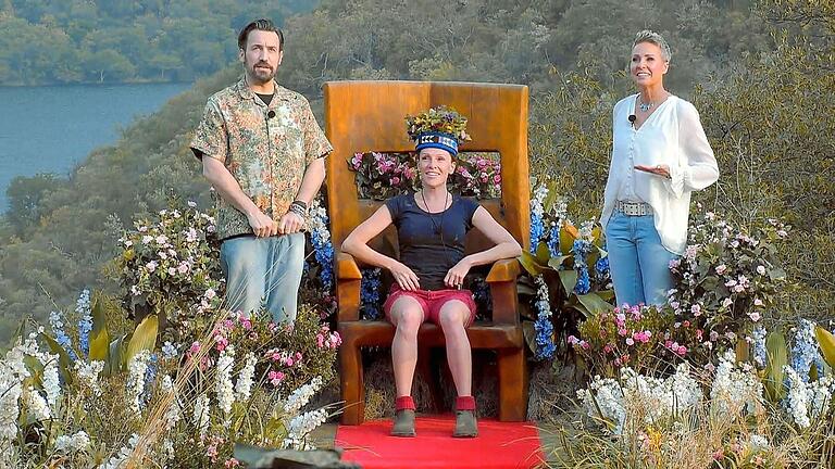 „Ich bin ein Star – Showdown der Dschungel-Dschungelcamp - Finale - Sie hat sich durchgebissen: Georgina gewinnt den „Legenden”-Dschungel. „Ich bin ein Star – Showdown der Dschungel-Dschungelcamp - Finale - Sie hat sich durchgebissen: Georgina gewinnt den „Legenden”-Dschungel.