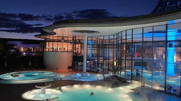 Die KissSalis-Therme ist in den Weihnachtsferien besonders beliebt. - Die KissSalis-Therme ist in den Weihnachtsferien besonders beliebt. Die KissSalis-Therme ist in den Weihnachtsferien besonders beliebt. - Die KissSalis-Therme ist in den Weihnachtsferien besonders beliebt.