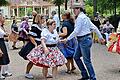 Der Western- oder Tellerrock der Frauen gehört zum Square Dance dazu, wie hier bei einer Veranstaltung mit den Saaletal-Dancers in Bad Bocklet.       -  Der Western- oder Tellerrock der Frauen gehört zum Square Dance dazu, wie hier bei einer Veranstaltung mit den Saaletal-Dancers in Bad Bocklet.