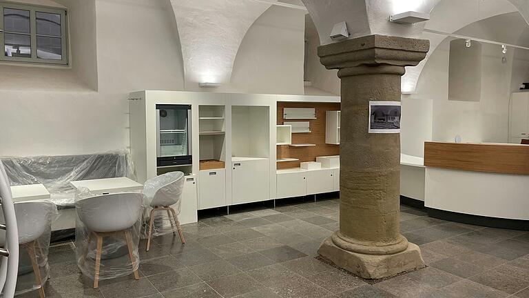 Der Eingangsbereich mit künftigem Museumsshop und der Fladunger Tourist-Information. Der Eingangsbereich mit künftigem Museumsshop und der Fladunger Tourist-Information.
