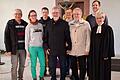 Bertold Landeck (4. von links) wurde in der evangelischen Kirchengemeinde Wenkheim von Schuldekanin Cornelia Wetterich (rechts) für seine 50-jährige Tätigkeit im Dienst als Lektor und Prädikant geehrt.