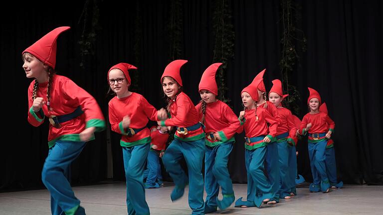 Der Balletberein 'Joy of Balle' bereitete seinen Gästen mit dem Fantasy-Ballett 'Hänsel und Gretel und der Pakt der Hexen' in der vollbesetzten Arnsteiner Stadthalle Freude und Gänsehaus gleichzeitig.