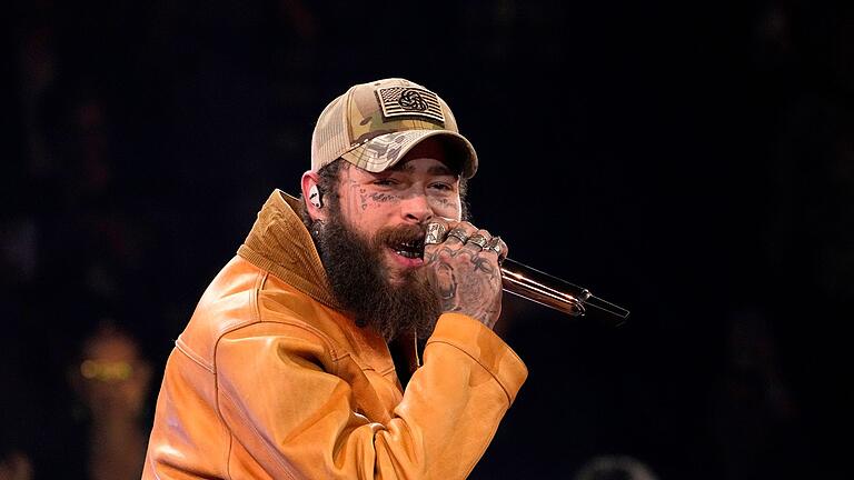 Post Malone - Tauscht Post Malone seine Kappe künftig gegen einen Cowboyhut aus? Auf seinen neuen Album „F-1 Trillion” sind überraschend viele Country-Größen vertreten. (Archivbild) Post Malone - Tauscht Post Malone seine Kappe künftig gegen einen Cowboyhut aus? Auf seinen neuen Album „F-1 Trillion” sind überraschend viele Country-Größen vertreten. (Archivbild)
