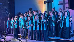 Der Gospelchor 'Soul of Mosaic' unter der Leitung von Silke Meiler-Krebs überzeugte das Marktheidenfelder Publikum