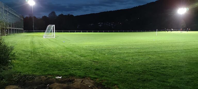 &nbsp;Das neue Flutlicht am oberen Trainingsplatz ist sparsamer und heller.