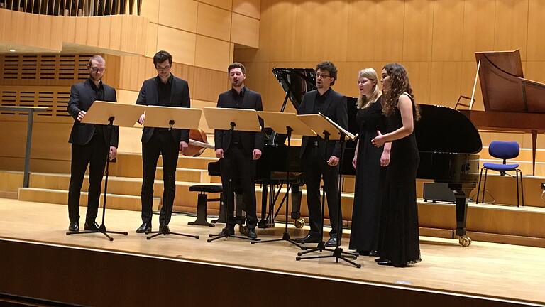 Auch von Beethoven gibt es einen 'Erlkönig'. Nach dessen Ende beim Gemeinschaftskonzert der drei bayerischen Musikhochschulen, hier ein Chor aus Würzburg, entfuhr einem Zuhörer ein leises 'Boah!'