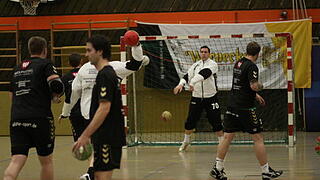 Handball NHV       -  Mit einem 24:22-Sieg gegen die DJK Waldbüttelbrunn startete der MHV Schweinfurt erfolgreich in die Rückrunde der Handball-Bezirksoberliga und bleibt als Tabellendritter weiter aussichtsreich dabei.