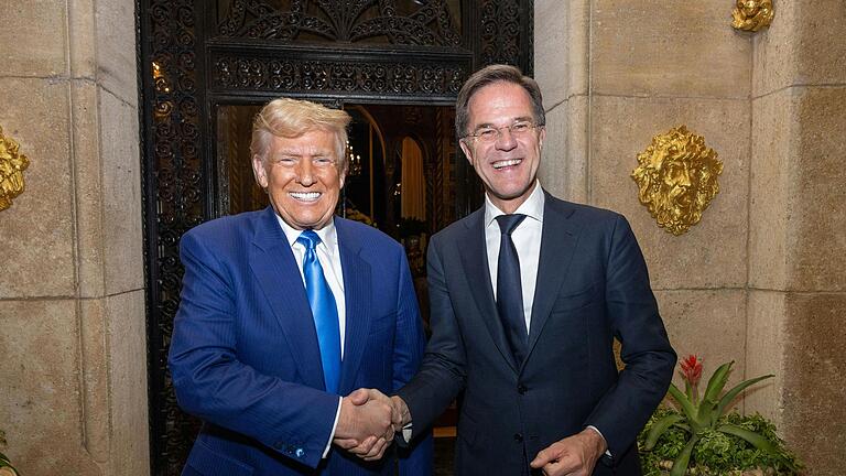Rutte trifft sich in Florida mit Trump       -  Donald Trump hatte die Nato einst in Frage gestellt. Nun traf sich der Generalsekretär des Verteidigungsbündnisses mit dem designierten US-Präsidenten.