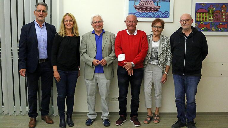 Der neue Vorstand der Tafel Schweinfurt (von links): Ernst Gehling (Vorsitzender), Evelin Schulz (2. Vorsitzende), Horst Wacker (Ehrenmitglied der Tafel Schweinfurt), Heinrich Schürr (Beisitzer), Brigitte Stühler (Schriftführerin und Ehrenmitglied der Tafel Schweinfurt) sowie Stefan Glaser (Schatzmeister). Der neue Vorstand der Tafel Schweinfurt (von links): Ernst Gehling (Vorsitzender), Evelin Schulz (2. Vorsitzende), Horst Wacker (Ehrenmitglied der Tafel Schweinfurt), Heinrich Schürr (Beisitzer), Brigitte Stühler (Schriftführerin und Ehrenmitglied der Tafel Schweinfurt) sowie Stefan Glaser (Schatzmeister).