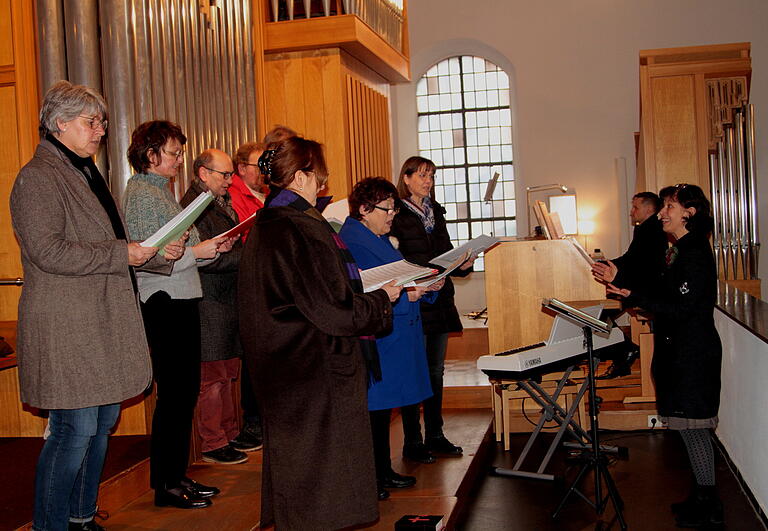 Der Magdalenen-Chor Ebelsbach mit Dirigentin Doris Wasser sowie Florian Mayer an der Orgel sorgten für besondere musikalische Akzente bei der feierlichen Vesper. Der Magdalenen-Chor Ebelsbach mit Dirigentin Doris Wasser sowie Florian Mayer an der Orgel sorgten für besondere musikalische Akzente bei der feierlichen Vesper.