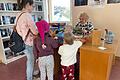 „Na, da habt ihr viel zu lesen“ – und zu spielen – verabschiedet Heidi Rödl vom Gerodaer Bücherei-Team die Kinder. Und zum Naschen dürfen sich die beiden obendrein noch etwas aussuchen.       -  „Na, da habt ihr viel zu lesen“ – und zu spielen – verabschiedet Heidi Rödl vom Gerodaer Bücherei-Team die Kinder. Und zum Naschen dürfen sich die beiden obendrein noch etwas aussuchen.