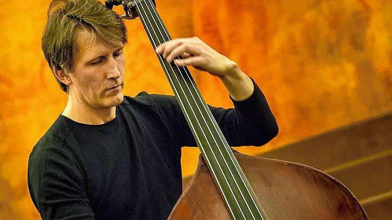 Am Bass: Marc Muellbauer