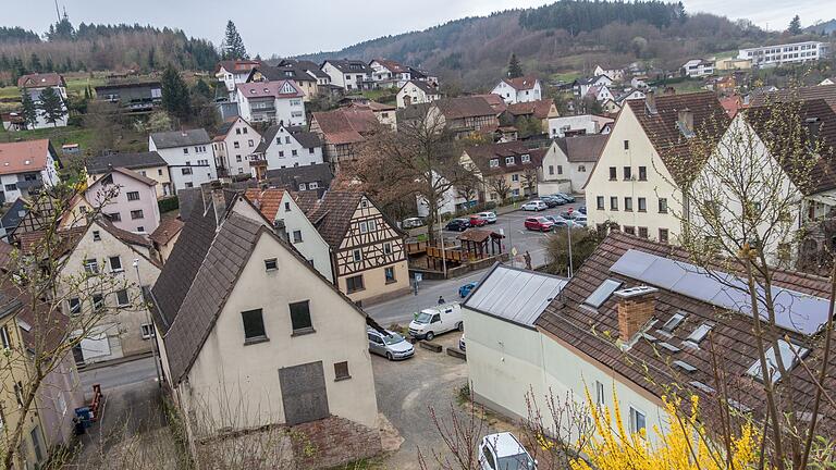 Zur Gestaltung der Ortsmitte mit dem Bau eines Stadtladens und einer Parkscheune schreibt Rieneck einen Architektenwettbewerb aus.