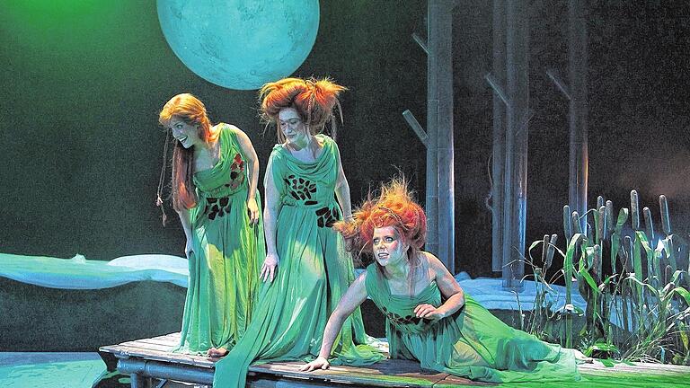 In tschechischer Sprache mit deutschen Übertiteln: Die Tschechische Oper Prag / Oper Liberec zeigt am 21. und 22. Juni 2016 das lyrische Märchen &bdquo;Rusalka&ldquo;.