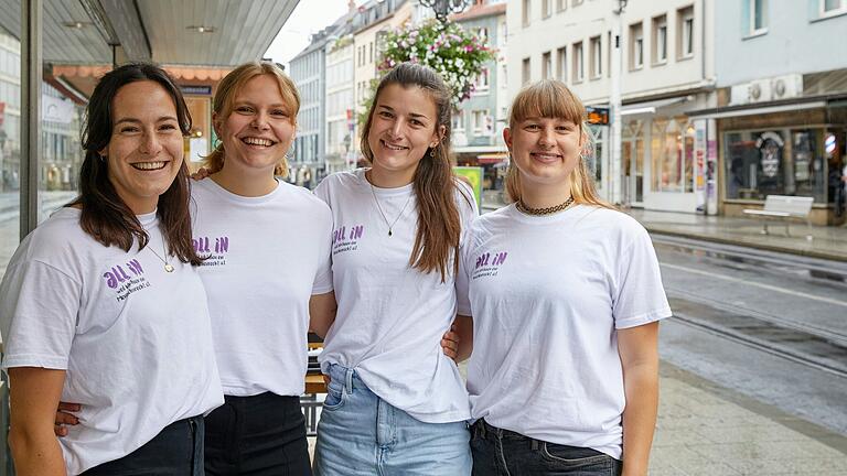 Fordern mit ihrer Initiative 'All in' die konsequente Umsetzung der UN-Behindertenrechtskonvention an Bayerns Schulen: Die Sonderpädagoginnen (von links) Veronika Nützel, Lea Höfer, Marthe Haas und Katharina Arbogast.