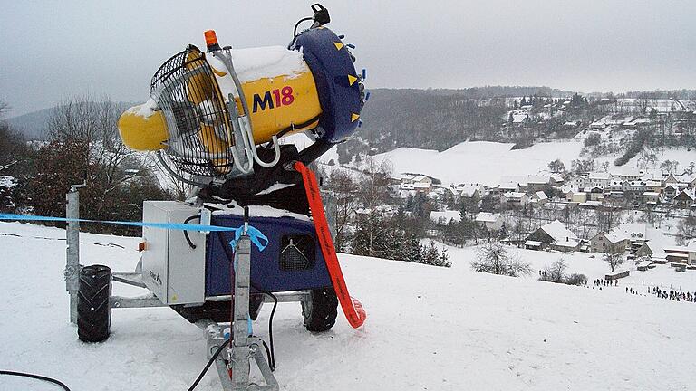 Sogar eine Schneekanone war einmal im Einsatz. Sogar eine Schneekanone war einmal im Einsatz.