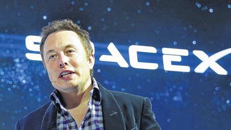 Greift nach den Sternen: Elon Musk mischt mit SpaceX schon in der Raumfahrt mit. Mit seiner Elektroauto-Firma Tesla will er jetzt den Automobilmarkt umkrempeln. Greift nach den Sternen: Elon Musk mischt mit SpaceX schon in der Raumfahrt mit. Mit seiner Elektroauto-Firma Tesla will er jetzt den Automobilmarkt umkrempeln.