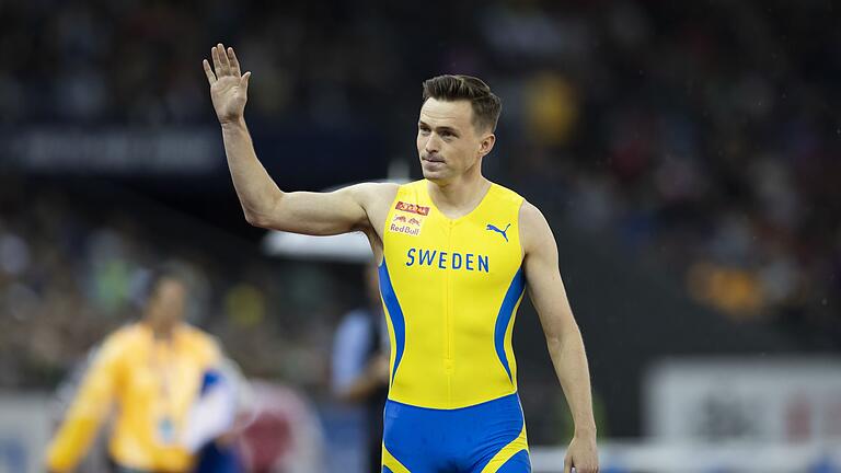 Diamond League - Schweiz       -  Warholm löste mit dem Schweden-Trikot seine Wettschulden ein.