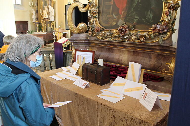 Zu den Projekten, die der Pfarrgemeinderat im vergangenen Jahr umsetzte, gehörte die Aktion 'Manchmal brauchst du einen Engel' im Advent. Auf dem rechten Seitenaltar lagen Impulsen für eine kleine Auszeit, einen 'Engelsmoment für dich', in Kuverts zum Mitnehmen auf. Zu den Projekten, die der Pfarrgemeinderat im vergangenen Jahr umsetzte, gehörte die Aktion 'Manchmal brauchst du einen Engel' im Advent. Auf dem rechten Seitenaltar lagen Impulsen für eine kleine Auszeit, einen 'Engelsmoment für dich', in Kuverts zum Mitnehmen auf.