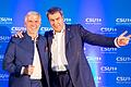 Steffen Vogel ist neuer Bezirksvorsitzender der CSU Unterfranken. Das Bild zeigt ihn mit Parteichef Markus Söder beim Parteitag in Obertheres.