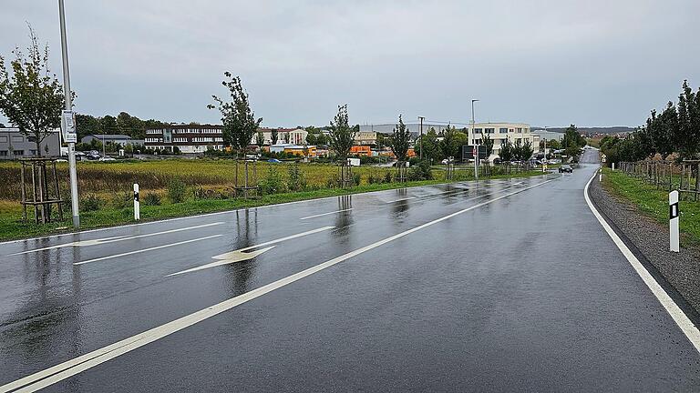 Die Verbindungsstraße von der Staatsstraße 2298 bis zur Industriestraße im Gewerbegebiet Kiesäcker 4.2 wird zukünftig 'Steigäcker' heißen.