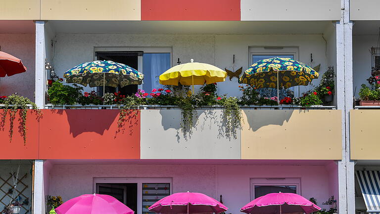 Sommerurlaub auf Balkonien.jpeg       -  Das halbe beitragsfinanzierte Fernsehen verabschiedet sich bald schon für mehrere Wochen.