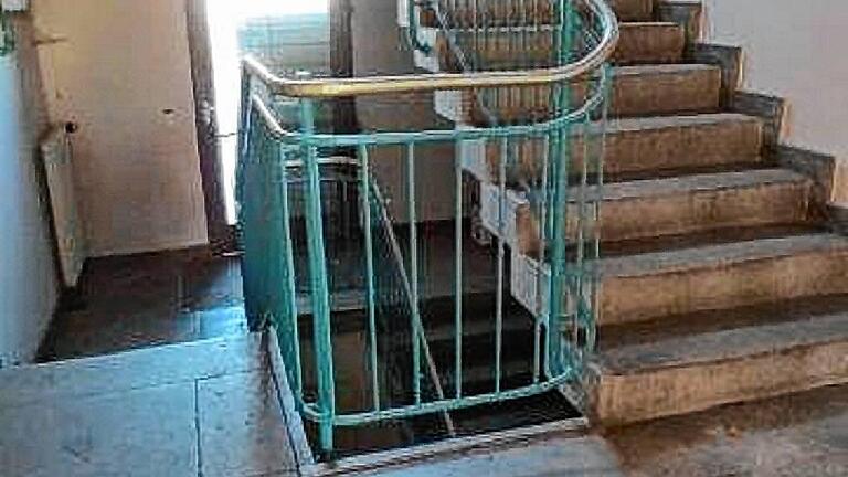 Das Treppenhaus im Fernmeldegebäude als Beispiel der Neuen Sachlichkeit. Das Treppenhaus im Fernmeldegebäude als Beispiel der Neuen Sachlichkeit.