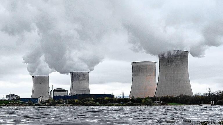 AKW Cattenom       -  Das Atomkraftwerk Cattenom nahe der deutsch-französischen Grenze.