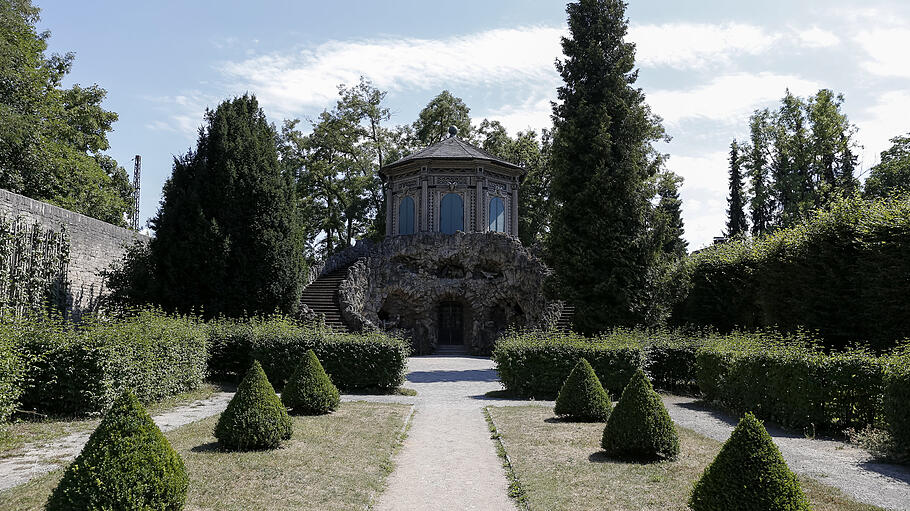 Der Rokkokogarten um das Schloss Veitshöchheim zählt zu einem der schönsten in Europa.