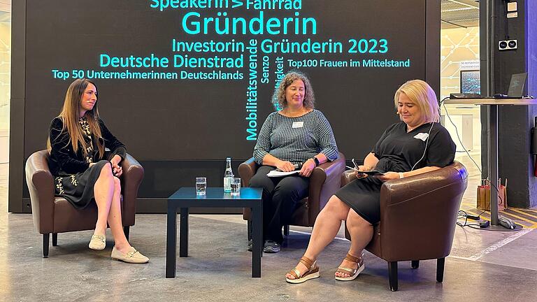 Bei der Podiumsdiskussion (von links): Christina Diem-Puello (Deutsche Dienstrad GmbH), Barbara Wohlleben und Claudia Hobein (beide Elektromotorenwerk Bad Neustadt).