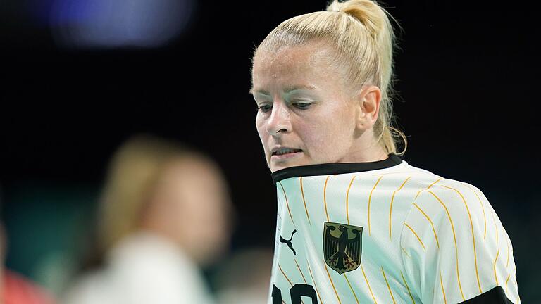Paris 2024 - Handball - Deutschland - Südkorea - Antje Döll und ihre Teamkolleginnen können mit der bisherigen Leistung nicht zufrieden sein. Paris 2024 - Handball - Deutschland - Südkorea - Antje Döll und ihre Teamkolleginnen können mit der bisherigen Leistung nicht zufrieden sein.