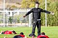 Alle hören auf mein Kommando: Kickers-Fintenesscoach Werner Leuthard beim Training mit dem Würzburger Drittliga-Team.