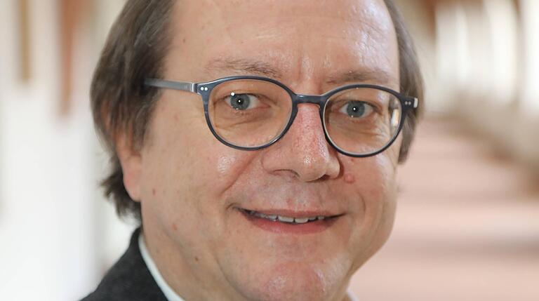 Stefan Kömm ist Pfarrer in Niederwerrn und neu gewählter Dekan des katholischen Dekanats Schweinfurt. Stefan Kömm ist Pfarrer in Niederwerrn und neu gewählter Dekan des katholischen Dekanats Schweinfurt.