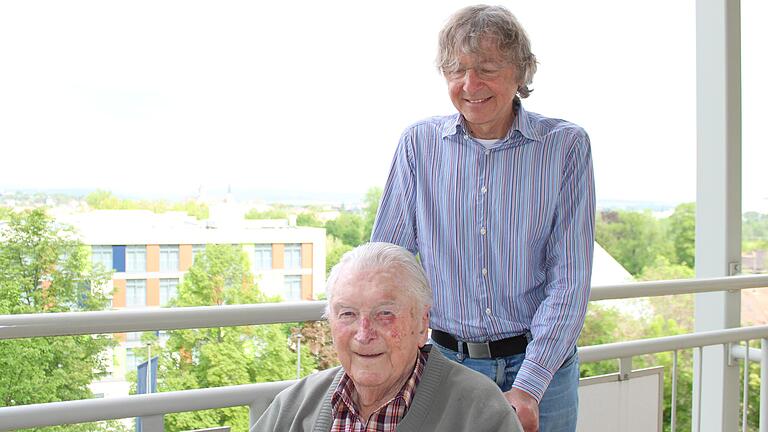 Adolf Dietzel erhält im Casa Reha in Bad Neustadt regelmäßig Besuch. Unter anderem von seinem Sohn Norbert, der sich nun um einen neuen Heimplatz für seinen Vater bemühen muss. Das ist nicht leicht, denn die Heime in der Umgebung sind ausgelastet.