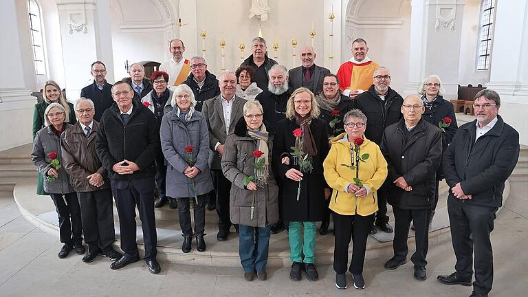 Die Diakone und deren Ehefrauen nach dem Gottesdienst. Es fehlt Diakon Rainer Boivin.