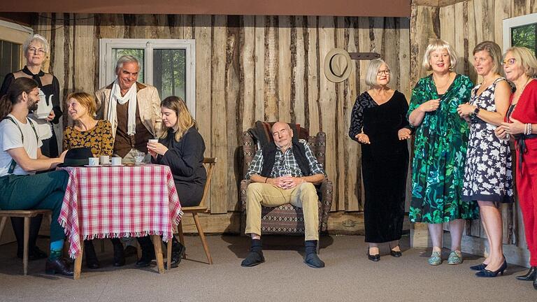 Zum 5jährigen Jubiläum im Herbst hat sich die Theater Company ein erfolgreiches Lustspiel ausgesucht. Zum 5jährigen Jubiläum im Herbst hat sich die Theater Company ein erfolgreiches Lustspiel ausgesucht.